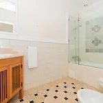 Stunning & Modern 2 Bedroom In Chiado 公寓 *