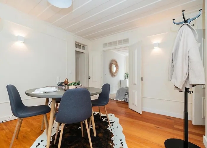 Stunning & Modern 2 Bedroom In Chiado *