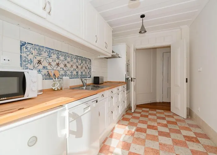 Stunning & Modern 2 Bedroom In Chiado