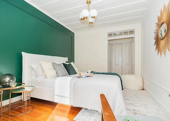 Stunning & Modern 2 Bedroom In Chiado * 리스본