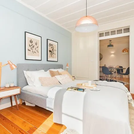 Daire Stunning & Modern 2 Bedroom In Chiado