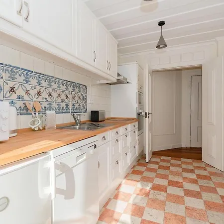 Stunning & Modern 2 Bedroom In Chiado