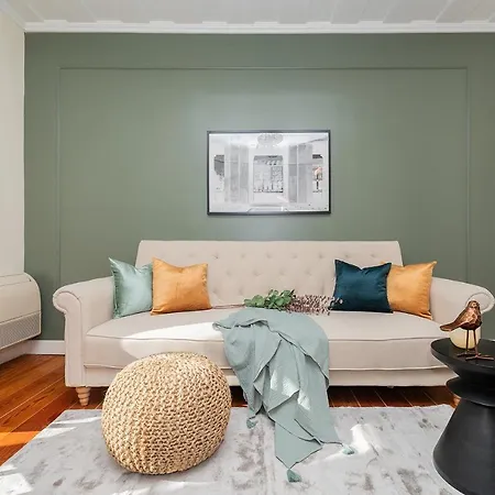 Stunning & Modern 2 Bedroom In Chiado * Lisbon