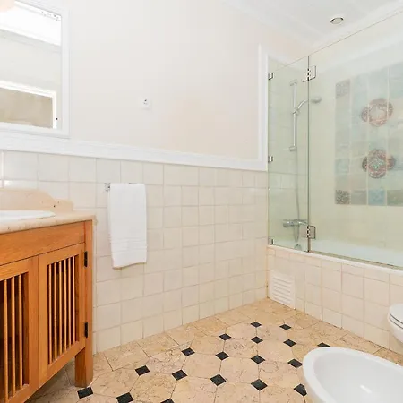 Stunning & Modern 2 Bedroom In Chiado Daire *