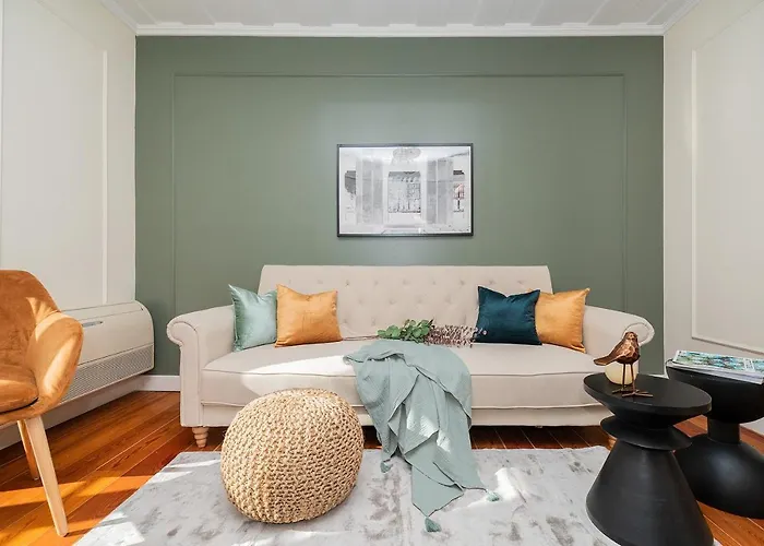 Stunning & Modern 2 Bedroom In Chiado * Lisboa