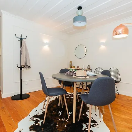 Stunning & Modern 2 Bedroom In Chiado Apartament *