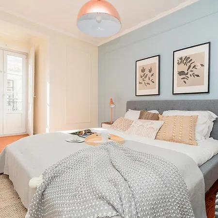 Stunning & Modern 2 Bedroom In Chiado * Lizbona